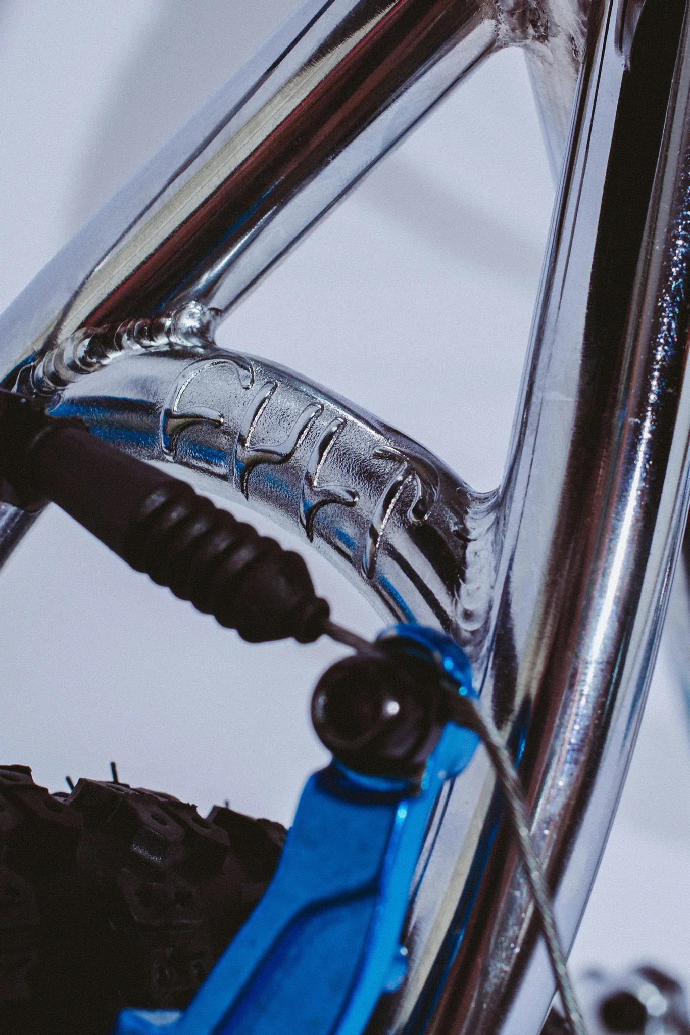 Cult x Fucking Awesome 26″ Cruiser Complete Bike - Chrome/Blue - Image 12