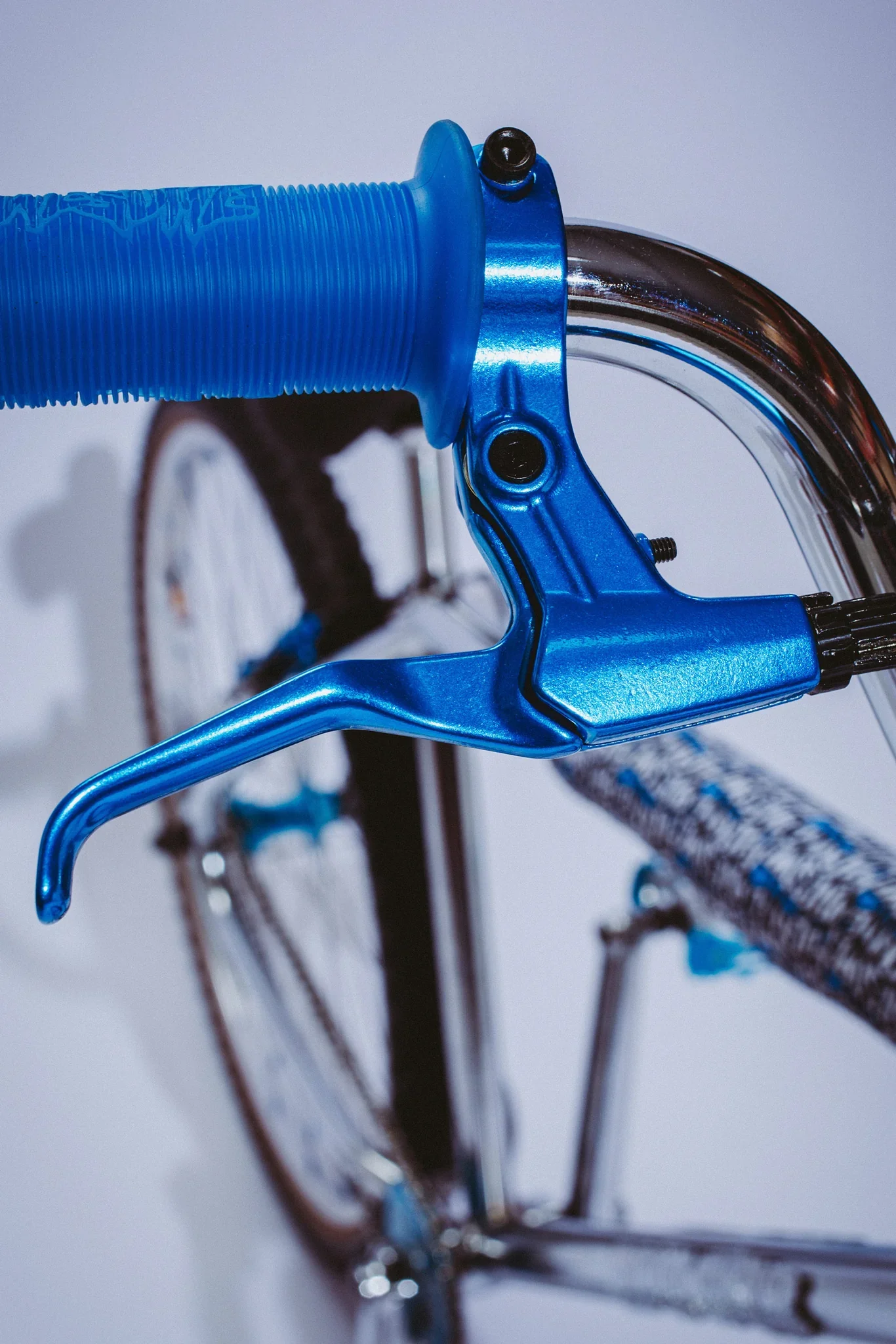 Cult x Fucking Awesome 26″ Cruiser Complete Bike - Chrome/Blue - Image 5