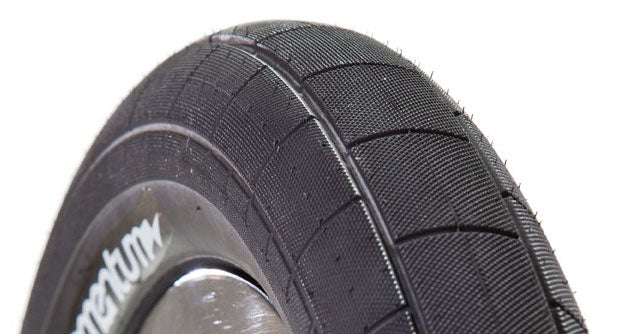 Demolition Momentum Tire 2.20″ - Black Wall - Image 2