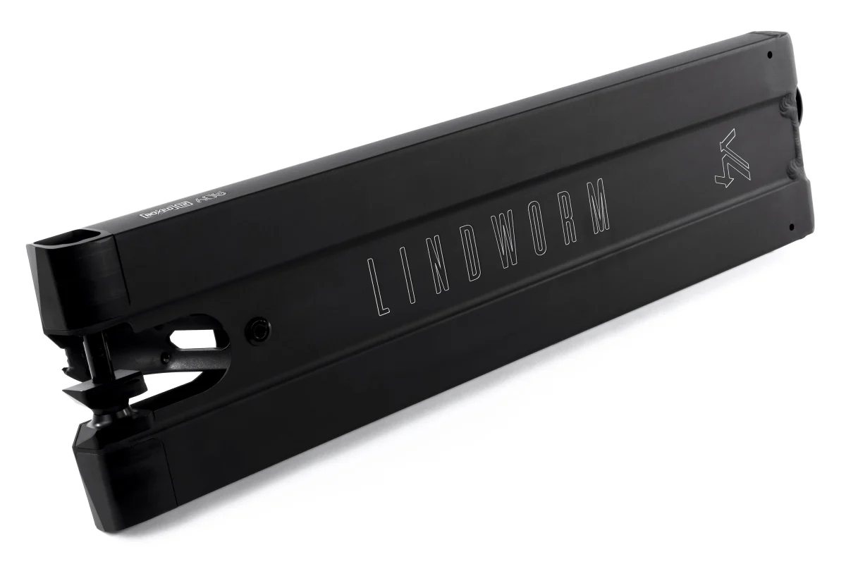 Ethic Lindworm V4 160 Scooter Deck 22.0″ - Black - Image 5