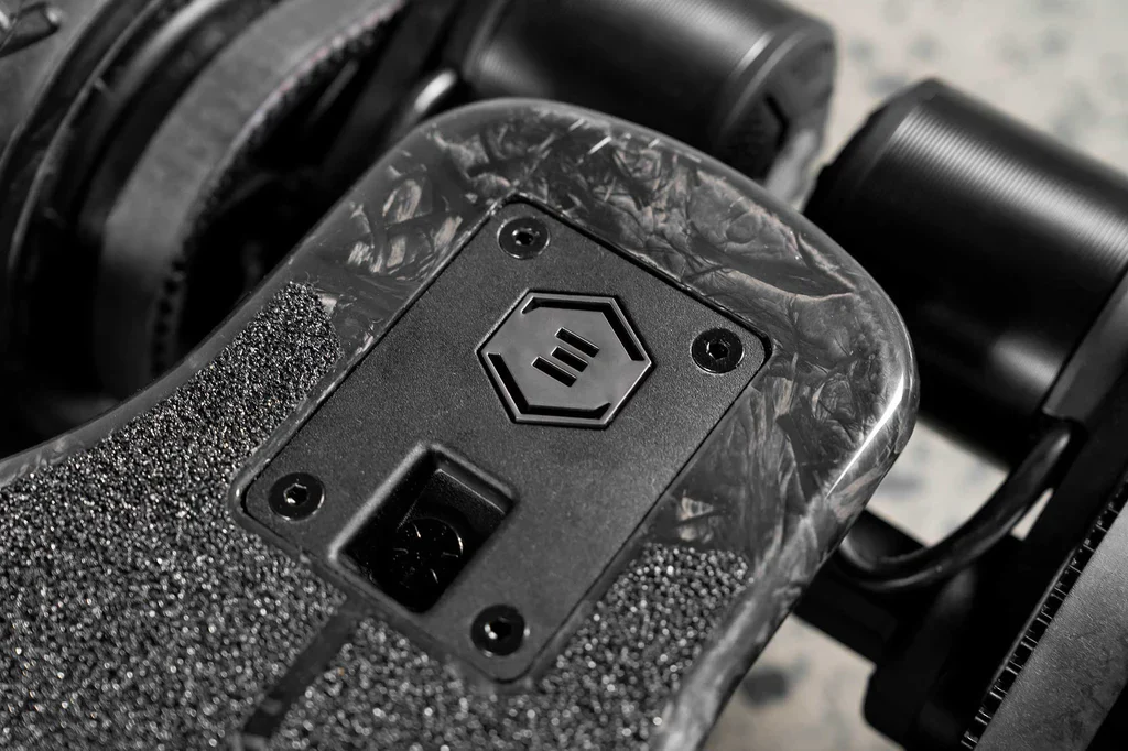 Evolve Diablo Carbon All Terrain Electric Skateboard Complete - Image 3