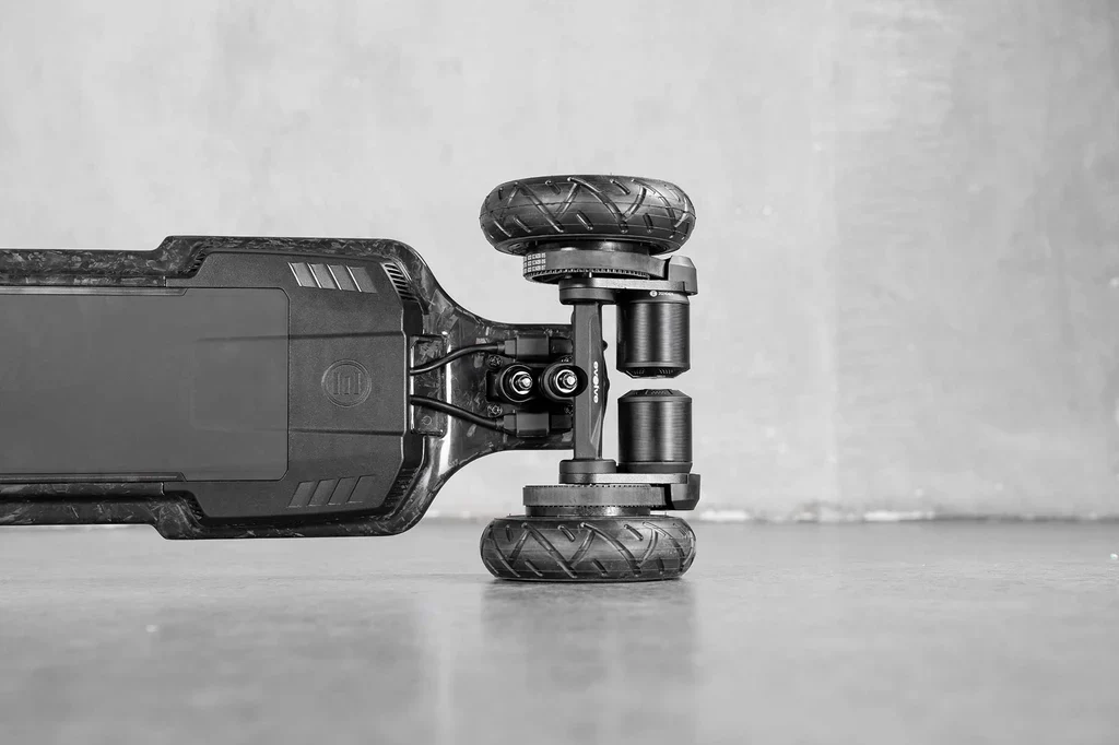 Evolve Diablo Carbon All Terrain Electric Skateboard Complete - Image 4