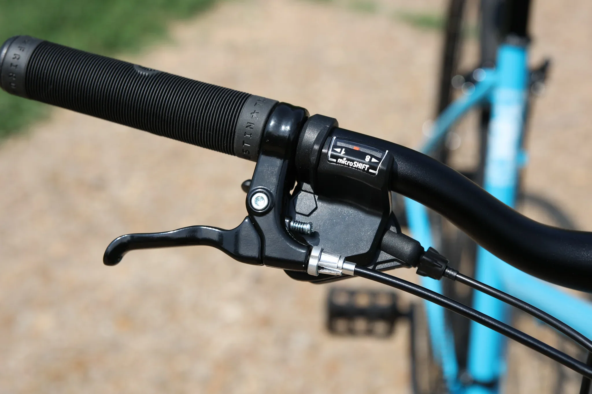 Fairdale Lookfar Complete Cruiser Bike - Gloss Black - Image 4