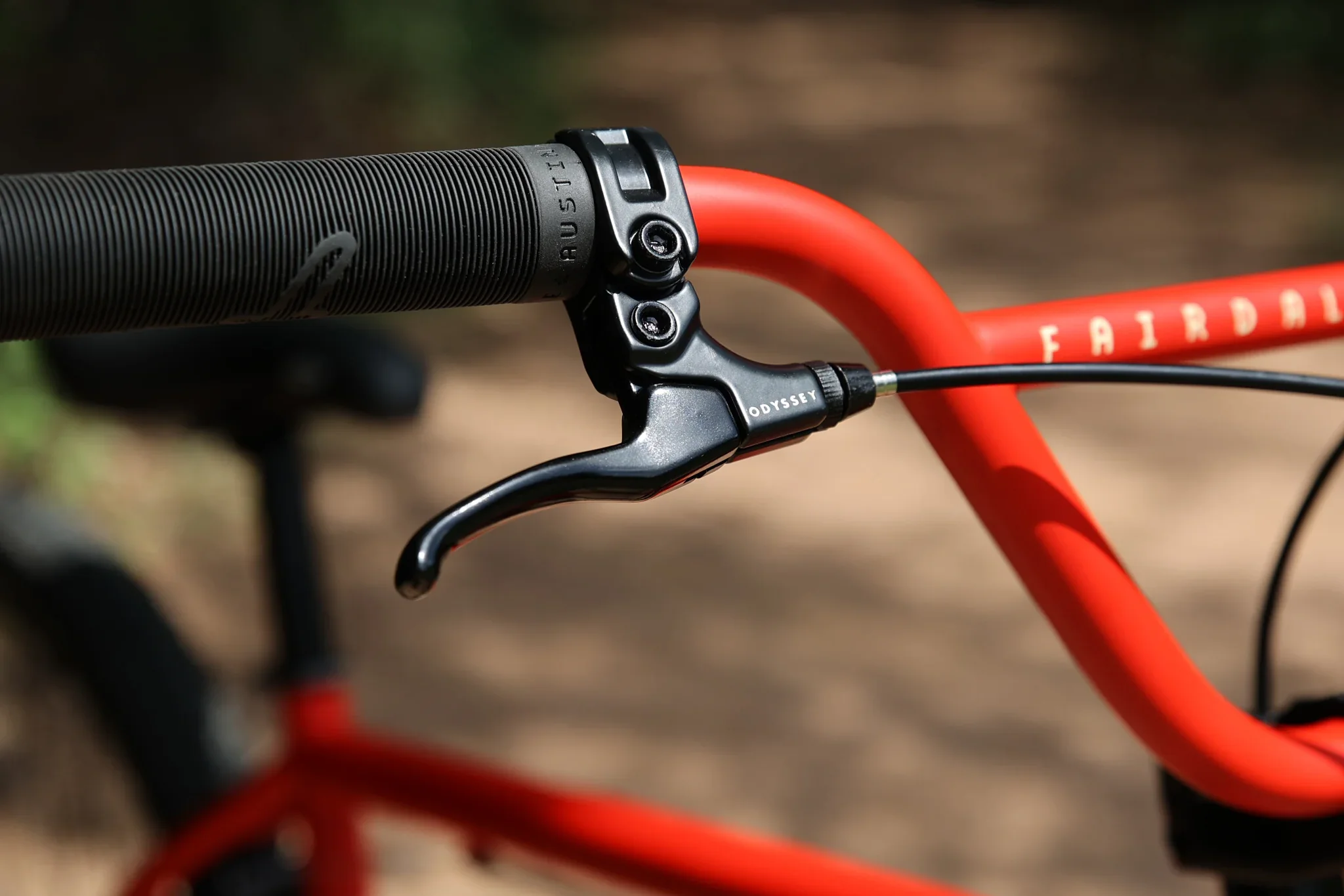 Fairdale Taj 27.5″ Complete Cruiser Bike - Matte Fire Engine Red - Image 5
