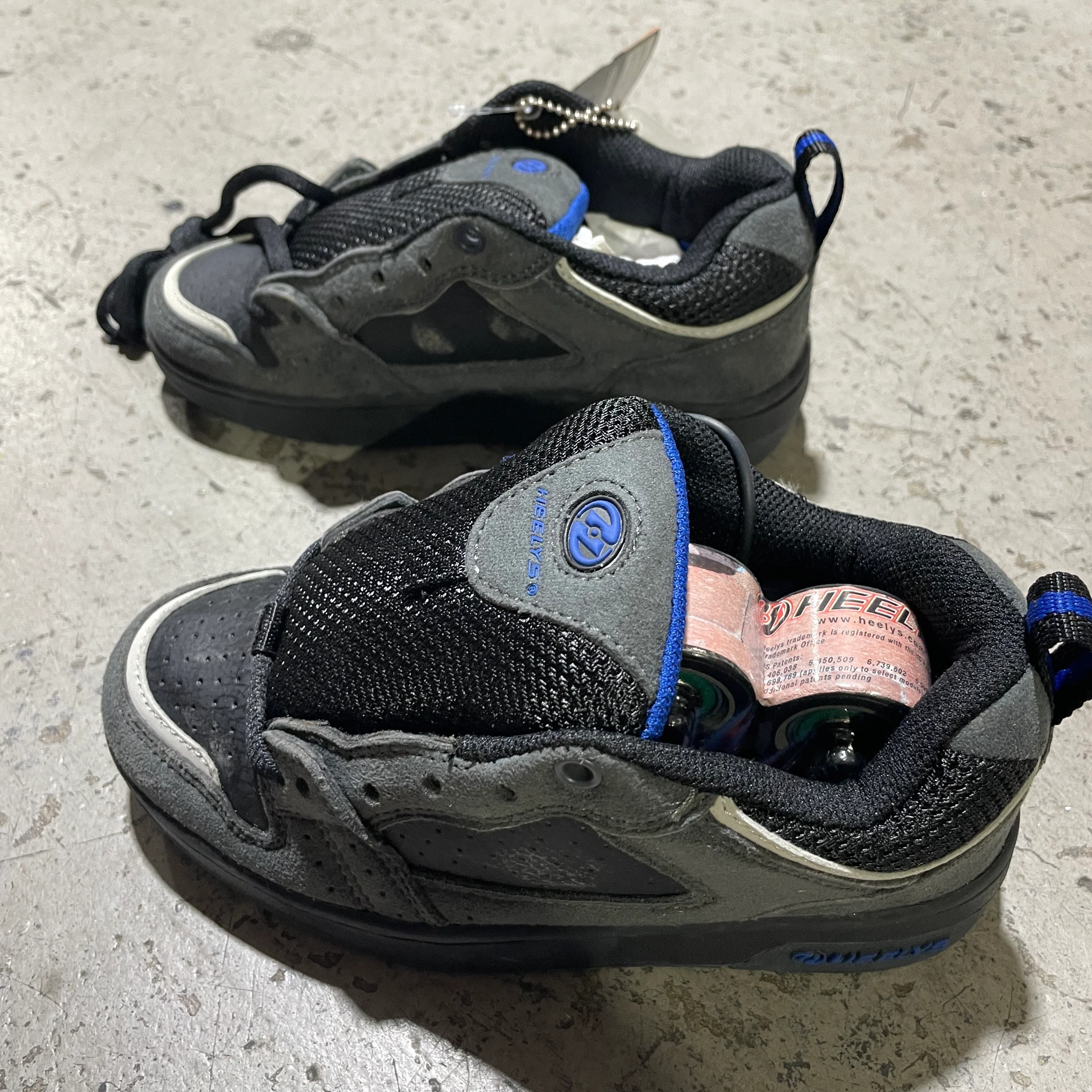 Heelys Vapor Youth Skate Shoes - Charcoal/Black/R. Blue/Silver [Size 1Y] - Image 2