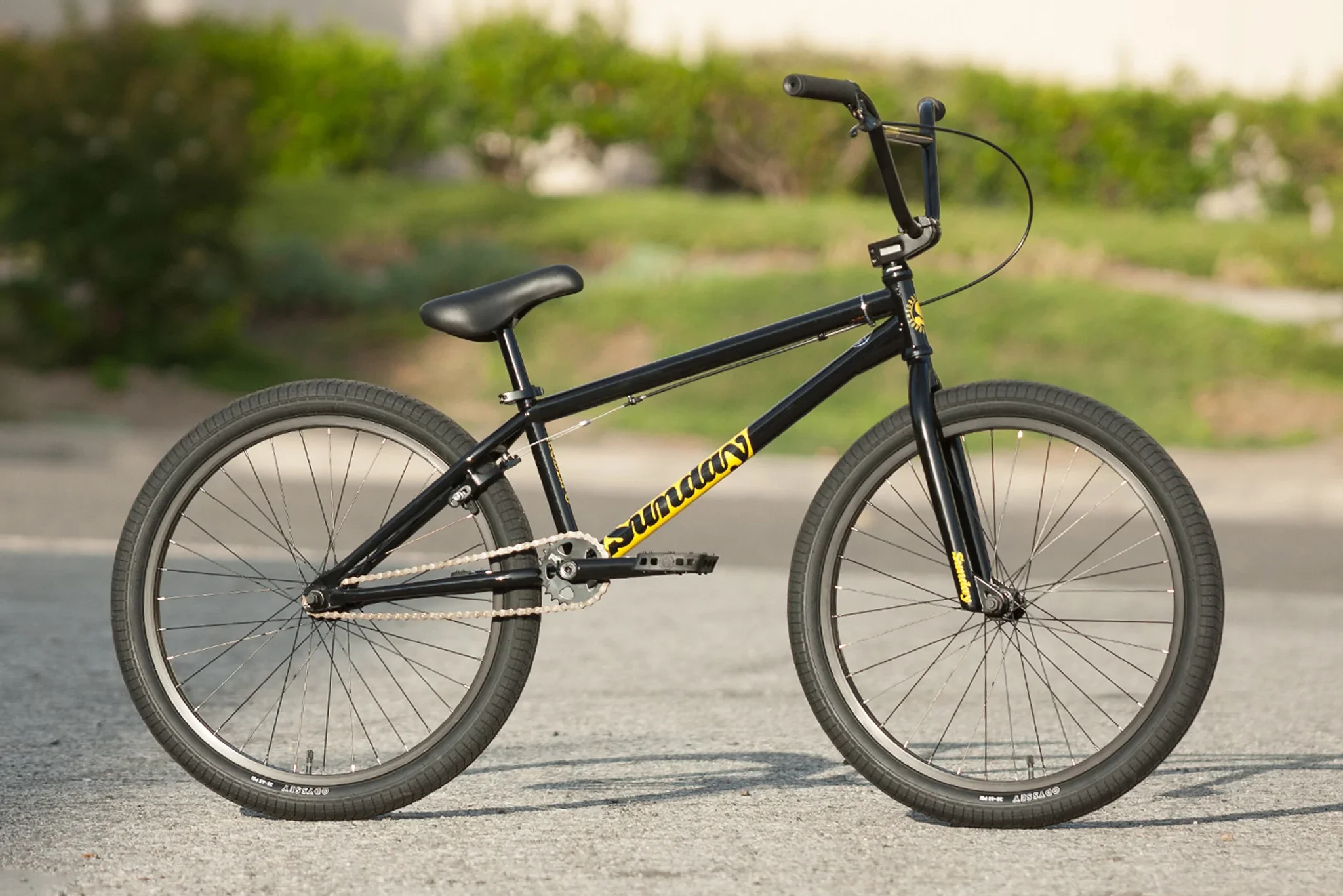 Sunday 2023 Model C 24″ Complete BMX Bike - Gloss Black - Image 3