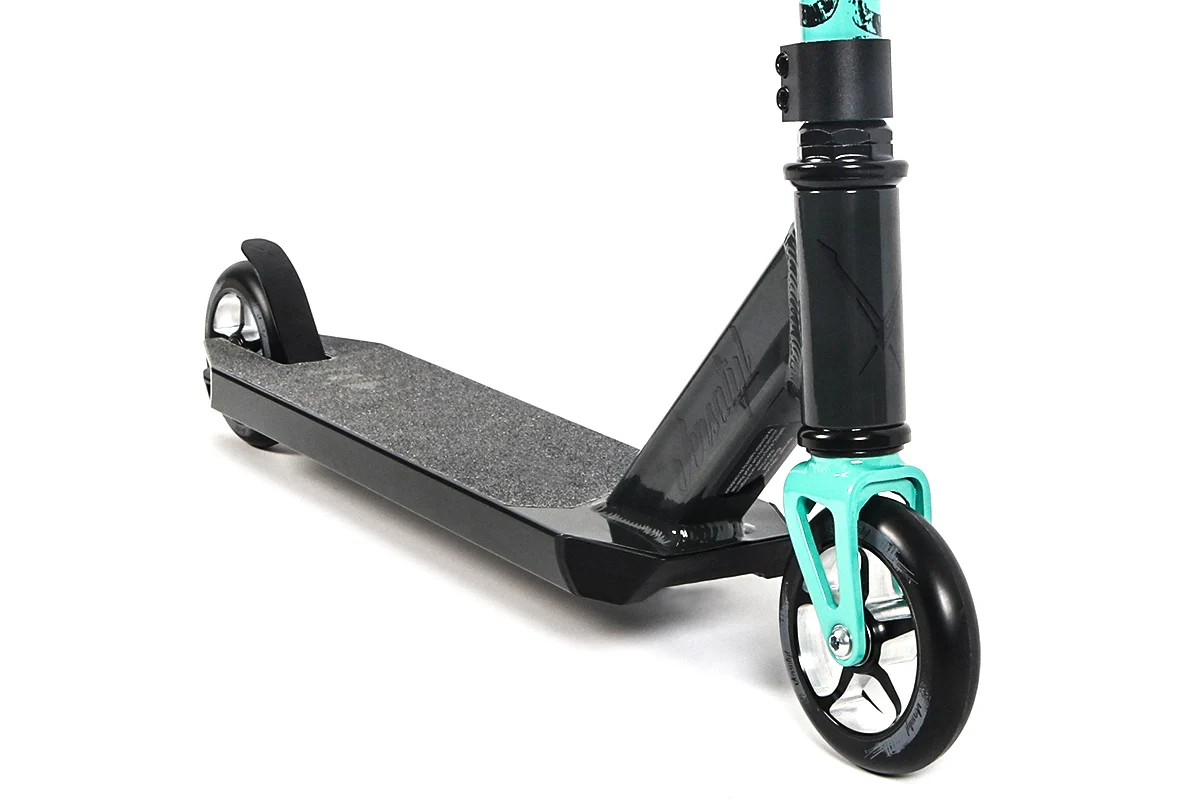 Versatyl Cosmopolitan Complete Scooter - Blue/Black - Image 2